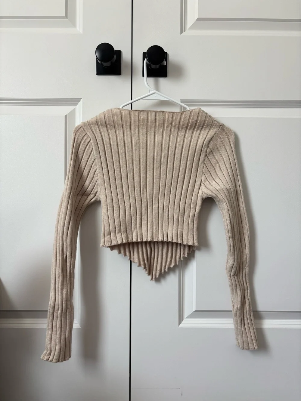 Willow & Wisp Beige Ribbed Pointed Hem Sweater - Picture 2 of 2